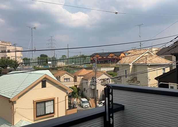 【物件からの展望】眺望を気にして物件を探す場合、前面に建物が建っていないか現地で確認しましょう！前面に建物があると景色はもちろん、日当たりや風通しにも影響が出てきます。住んだ時のことを想像しながら現地見学をしましょう。