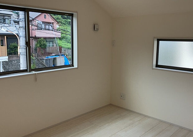 【子供部屋】子供が何人でも年齢によっては、受験時にしっかり壁のある個室があった方が良い場合もあります。難しい問題ですが、兄弟の人数や、性別や年齢差によって状況が異なりますので、数年後のこともしっかり考えましょう。