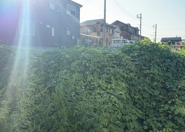 【物件からの展望】眺望を気にして物件を探す場合、前面に建物が建っていないか現地で確認しましょう！前面に建物があると景色はもちろん、日当たりや風通しにも影響が出てきます。住んだ時のことを想像しながら現地見学をしましょう。