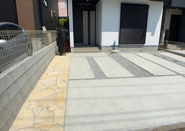 【庭】庭があることでガーデニングや家庭菜園はもちろん、こどもの遊び場やペットを放して遊ぶことができます。また、家の周囲に余裕があるということです。隣地との間があれば、十分な日当たりと、風通しが確保できます。