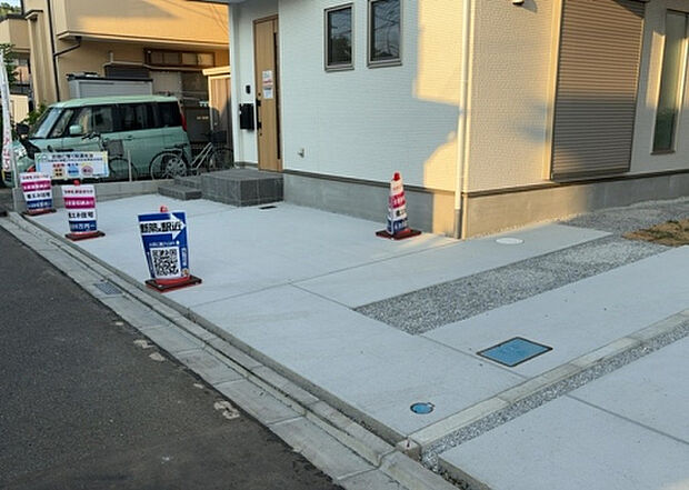 【駐車場】駐車場と明記されていても、最小スペースでつくられた駐車場だと大型車は駐車できなかったり、出入りしにくくなったりする可能性があります。お車のサイズと購入したい物件の駐車場のサイズを現地で確認しましょう。