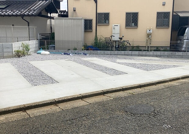 【駐車場】駐車場と明記されていても、最小スペースでつくられた駐車場だと大型車は駐車できなかったり、出入りしにくくなったりする可能性があります。お車のサイズと購入したい物件の駐車場のサイズを現地で確認しましょう。