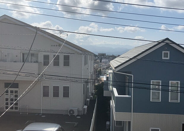 【物件からの展望】眺望を気にして物件を探す場合、前面に建物が建っていないか現地で確認しましょう！前面に建物があると景色はもちろん、日当たりや風通しにも影響が出てきます。住んだ時のことを想像しながら現地見学をしましょう。