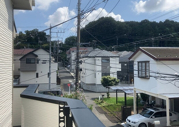 【物件からの展望】眺望を気にして物件を探す場合、前面に建物が建っていないか現地で確認しましょう！前面に建物があると景色はもちろん、日当たりや風通しにも影響が出てきます。住んだ時のことを想像しながら現地見学をしましょう。