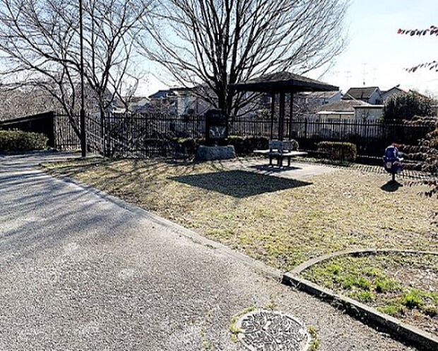 相原根岸せせらぎ公園（約606m）