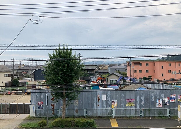 【物件からの展望】眺望を気にして物件を探す場合、前面に建物が建っていないか現地で確認しましょう！前面に建物があると景色はもちろん、日当たりや風通しにも影響が出てきます。住んだ時のことを想像しながら現地見学をしましょう。