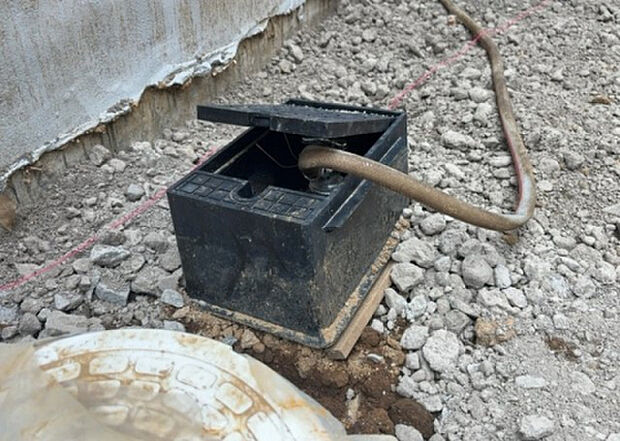 【その他設備】敷地内には、散水栓や立水栓があります。水道水を直接利用できるため、水を運ぶ手間を省くことが出来ます。大量の水を必要とする洗車作業や清掃などに役立ちます。その他設備とあわせて、現地でご確認ください。