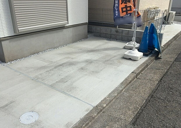 【庭】庭があることでガーデニングや家庭菜園はもちろん、こどもの遊び場やペットを放して遊ぶことができます。また、家の周囲に余裕があるということです。隣地との間があれば、十分な日当たりと、風通しが確保できます。