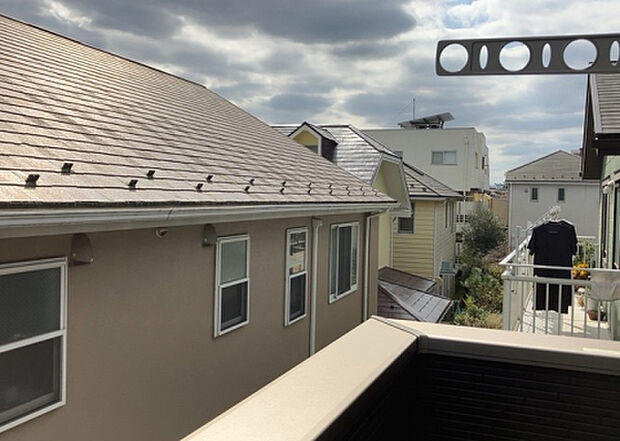 【物件からの展望】眺望を気にして物件を探す場合、前面に建物が建っていないか現地で確認しましょう！前面に建物があると景色はもちろん、日当たりや風通しにも影響が出てきます。住んだ時のことを想像しながら現地見学をしましょう。