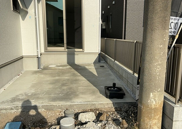 【駐車場】駐車場と明記されていても、最小スペースでつくられた駐車場だと大型車は駐車できなかったり、出入りしにくくなったりする可能性があります。お車のサイズと購入したい物件の駐車場のサイズを現地で確認しましょう。