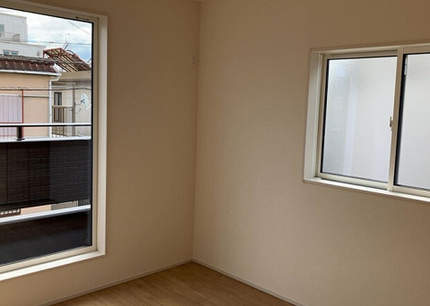 【子供部屋】子供が何人でも年齢によっては、受験時にしっかり壁のある個室があった方が良い場合もあります。難しい問題ですが、兄弟の人数や、性別や年齢差によって状況が異なりますので、数年後のこともしっかり考えましょう。