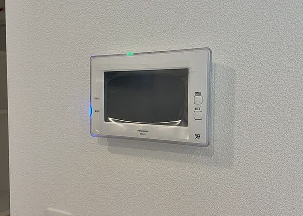 【給湯器リモコン】給湯器リモコンは、お風呂の温度設定やタイマー設定など、お風呂を快適に楽しむために欠かせないものです。液晶画面が大きく見やすいもの、操作ボタンが分かりやすいものなど、使いやすさが重要です。また、エコ機能が付いているものなら、光熱費の節約にもつながります。