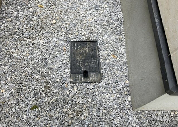 【その他設備】敷地内には、散水栓や立水栓があります。水道水を直接利用できるため、水を運ぶ手間を省くことが出来ます。大量の水を必要とする洗車作業や清掃などに役立ちます。その他設備とあわせて、現地でご確認ください。