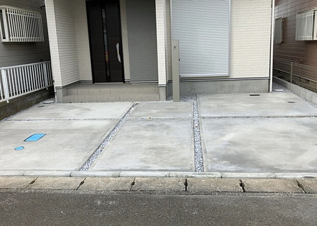 【駐車場】駐車場と明記されていても、最小スペースでつくられた駐車場だと大型車は駐車できなかったり、出入りしにくくなったりする可能性があります。お車のサイズと購入したい物件の駐車場のサイズを現地で確認しましょう。