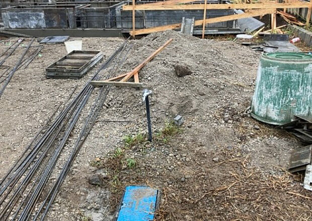 【その他設備】敷地内には、散水栓や立水栓があります。水道水を直接利用できるため、水を運ぶ手間を省くことが出来ます。大量の水を必要とする洗車作業や清掃などに役立ちます。その他設備とあわせて、現地でご確認ください。