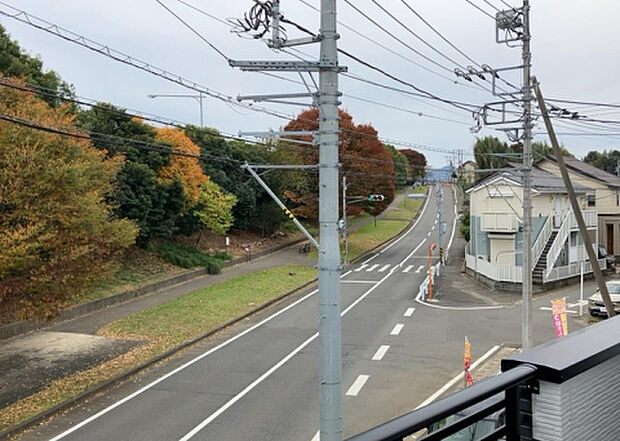 【物件からの展望】眺望を気にして物件を探す場合、前面に建物が建っていないか現地で確認しましょう！前面に建物があると景色はもちろん、日当たりや風通しにも影響が出てきます。住んだ時のことを想像しながら現地見学をしましょう。
