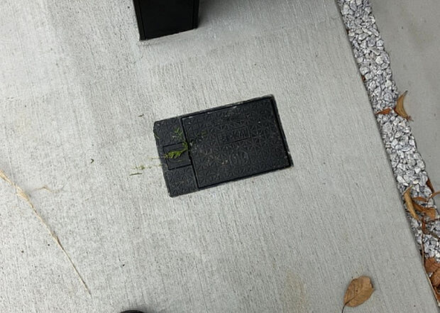 【その他設備】敷地内には、散水栓や立水栓があります。水道水を直接利用できるため、水を運ぶ手間を省くことが出来ます。大量の水を必要とする洗車作業や清掃などに役立ちます。その他設備とあわせて、現地でご確認ください。