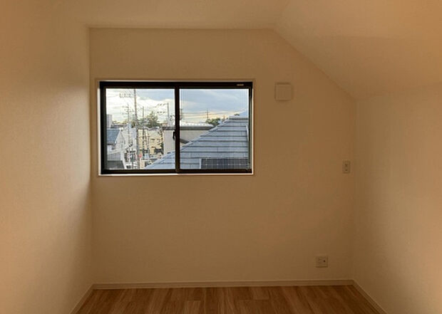 【子供部屋】子供が何人でも年齢によっては、受験時にしっかり壁のある個室があった方が良い場合もあります。難しい問題ですが、兄弟の人数や、性別や年齢差によって状況が異なりますので、数年後のこともしっかり考えましょう。