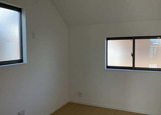 【子供部屋】子供が何人でも年齢によっては、受験時にしっかり壁のある個室があった方が良い場合もあります。難しい問題ですが、兄弟の人数や、性別や年齢差によって状況が異なりますので、数年後のこともしっかり考えましょう。