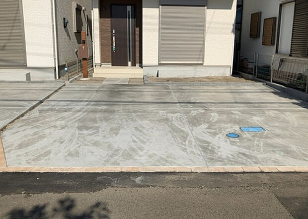 【駐車場】駐車場と明記されていても、最小スペースでつくられた駐車場だと大型車は駐車できなかったり、出入りしにくくなったりする可能性があります。お車のサイズと購入したい物件の駐車場のサイズを現地で確認しましょう。