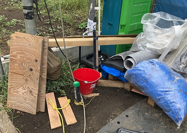 【その他設備】敷地内には、散水栓や立水栓があります。水道水を直接利用できるため、水を運ぶ手間を省くことが出来ます。大量の水を必要とする洗車作業や清掃などに役立ちます。その他設備とあわせて、現地でご確認ください。