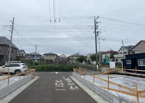 【物件からの展望_2】眺望を気にして物件を探す場合、前面に建物が建っていないか現地で確認しましょう！前面に建物があると景色はもちろん、日当たりや風通しにも影響が出てきます。住んだ時のことを想像しながら現地見学をしましょう。