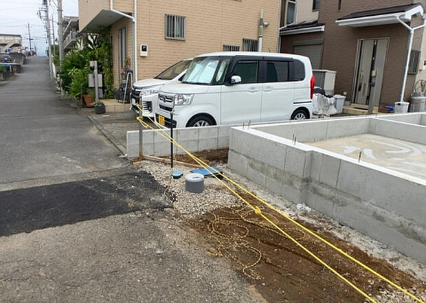 【その他設備】敷地内には、散水栓や立水栓があります。水道水を直接利用できるため、水を運ぶ手間を省くことが出来ます。大量の水を必要とする洗車作業や清掃などに役立ちます。その他設備とあわせて、現地でご確認ください。