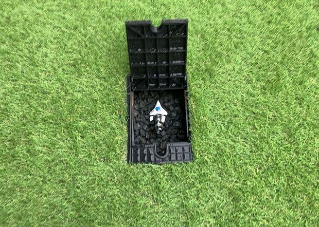 【外水栓】外水栓は、庭の水やりや洗車など、様々な用途に使える便利な設備です。ホースがしっかりと接続できるもの、水圧が安定しているものなど、使い勝手の良いものを選びましょう。また、凍結防止機能が付いているものなら、冬場でも安心して使用できます。