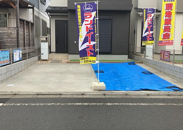 【駐車場】駐車場と明記されていても、最小スペースでつくられた駐車場だと大型車は駐車できなかったり、出入りしにくくなったりする可能性があります。お車のサイズと購入したい物件の駐車場のサイズを現地で確認しましょう。