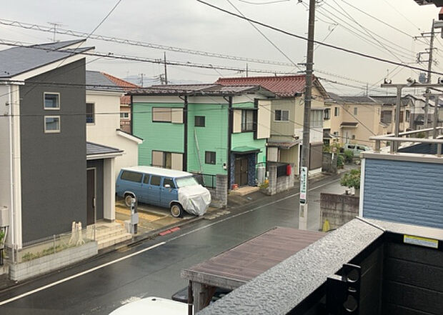 【物件からの展望】眺望を気にして物件を探す場合、前面に建物が建っていないか現地で確認しましょう！前面に建物があると景色はもちろん、日当たりや風通しにも影響が出てきます。住んだ時のことを想像しながら現地見学をしましょう。