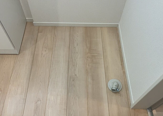 【ランドリースペース】ランドリースペースも気になります。洗濯機置場があり「洗う、干す、取り込む、アイロンがけ、たたむ」など、洗濯に関する家事をするための空間です。広さや収納など付帯設備も含めて、詳細は現地でご確認ください。