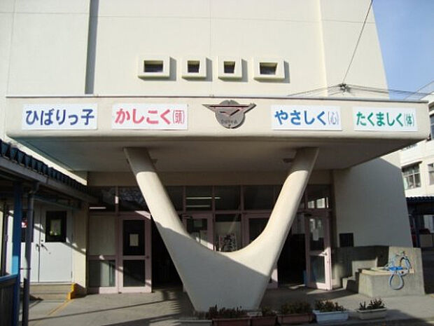 ひばりが丘小学校（約755m）