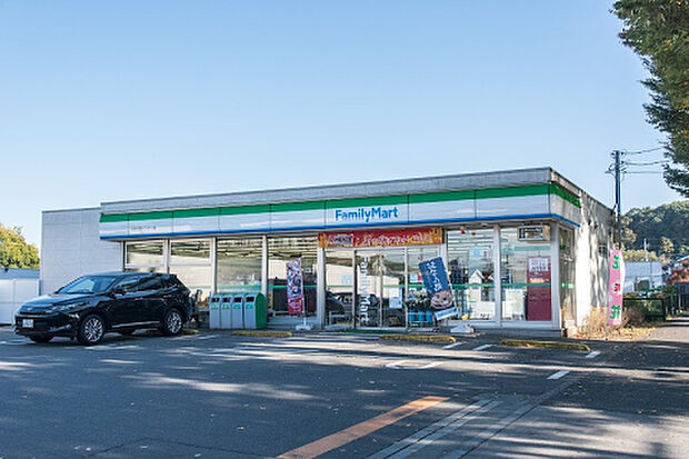 ファミリーマート 八王子西インター店（約277m）