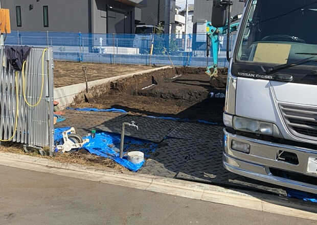 【その他設備】敷地内には、散水栓や立水栓があります。水道水を直接利用できるため、水を運ぶ手間を省くことが出来ます。大量の水を必要とする洗車作業や清掃などに役立ちます。その他設備とあわせて、現地でご確認ください。