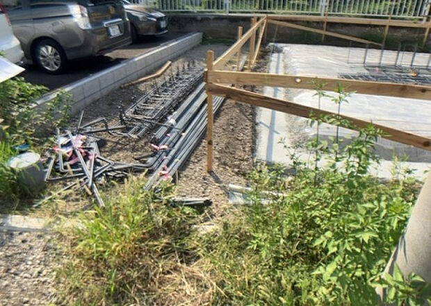 【その他設備】敷地内には、散水栓や立水栓があります。水道水を直接利用できるため、水を運ぶ手間を省くことが出来ます。大量の水を必要とする洗車作業や清掃などに役立ちます。その他設備とあわせて、現地でご確認ください。