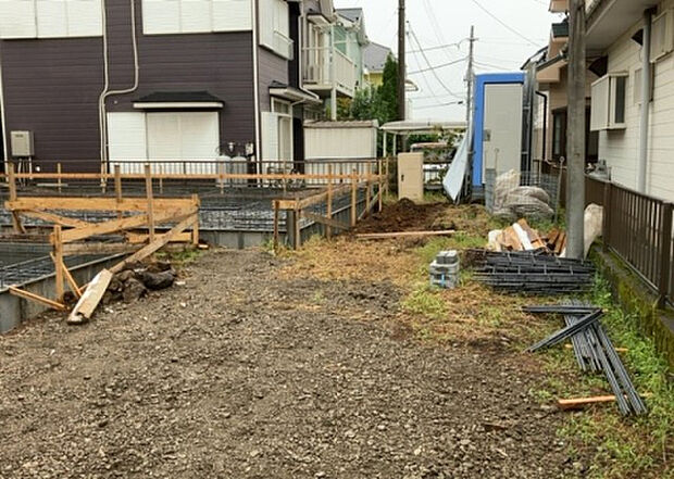 【駐車場_2】駐車場と明記されていても、最小スペースでつくられた駐車場だと大型車は駐車できなかったり、出入りしにくくなったりする可能性があります。お車のサイズと購入したい物件の駐車場のサイズを現地で確認しましょう。