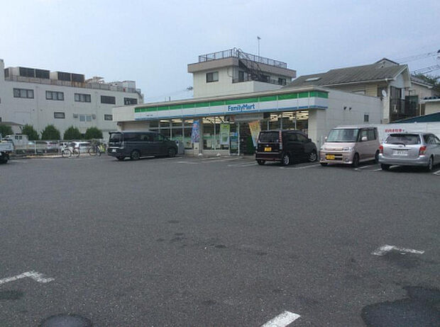 ファミリーマート 清新六丁目店(約224m)