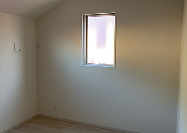 【子供部屋】子供が何人でも年齢によっては、受験時にしっかり壁のある個室があった方が良い場合もあります。難しい問題ですが、兄弟の人数や、性別や年齢差によって状況が異なりますので、数年後のこともしっかり考えましょう。