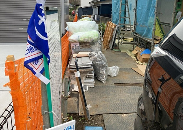 【その他設備】敷地内には、散水栓や立水栓があります。水道水を直接利用できるため、水を運ぶ手間を省くことが出来ます。大量の水を必要とする洗車作業や清掃などに役立ちます。その他設備とあわせて、現地でご確認ください。