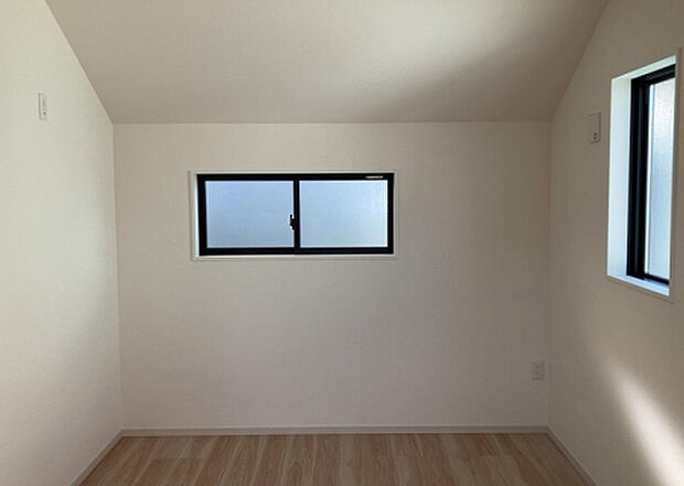 【子供部屋】子供が何人でも年齢によっては、受験時にしっかり壁のある個室があった方が良い場合もあります。難しい問題ですが、兄弟の人数や、性別や年齢差によって状況が異なりますので、数年後のこともしっかり考えましょう。