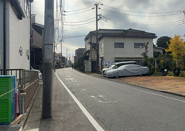 【物件からの展望_2】眺望を気にして物件を探す場合、前面に建物が建っていないか現地で確認しましょう！前面に建物があると景色はもちろん、日当たりや風通しにも影響が出てきます。住んだ時のことを想像しながら現地見学をしましょう。