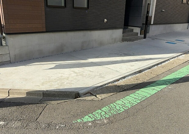 【庭】庭があることでガーデニングや家庭菜園はもちろん、こどもの遊び場やペットを放して遊ぶことができます。また、家の周囲に余裕があるということです。隣地との間があれば、十分な日当たりと、風通しが確保できます。