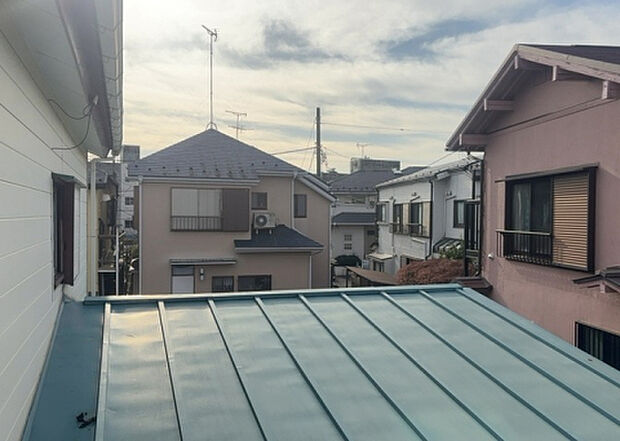 【物件からの展望】眺望を気にして物件を探す場合、前面に建物が建っていないか現地で確認しましょう！前面に建物があると景色はもちろん、日当たりや風通しにも影響が出てきます。住んだ時のことを想像しながら現地見学をしましょう。