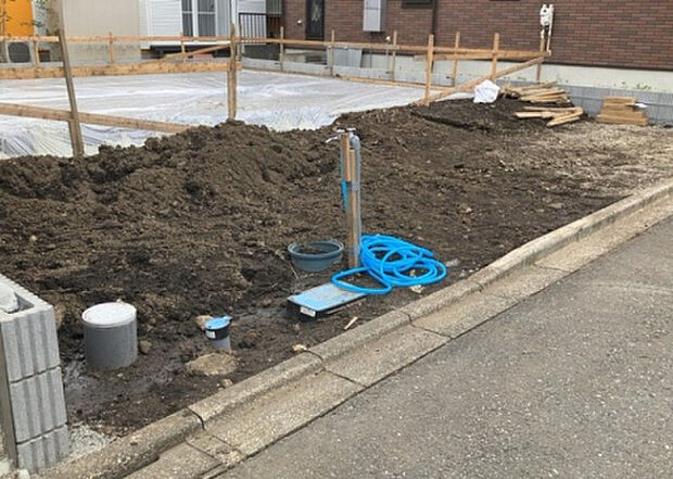 【駐車場_2】駐車場と明記されていても、最小スペースでつくられた駐車場だと大型車は駐車できなかったり、出入りしにくくなったりする可能性があります。お車のサイズと購入したい物件の駐車場のサイズを現地で確認しましょう。