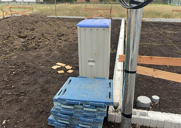 【庭_2】庭のある家に住むことのメリットとして、子どもたちの遊び場を確保できること、ガーデニングや家庭菜園を楽しめること、明るさを確保できることがあります。また、配置を工夫することでプライバシーが確保できます。