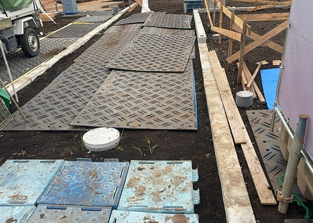 【駐車場_2】駐車場と明記されていても、最小スペースでつくられた駐車場だと大型車は駐車できなかったり、出入りしにくくなったりする可能性があります。お車のサイズと購入したい物件の駐車場のサイズを現地で確認しましょう。