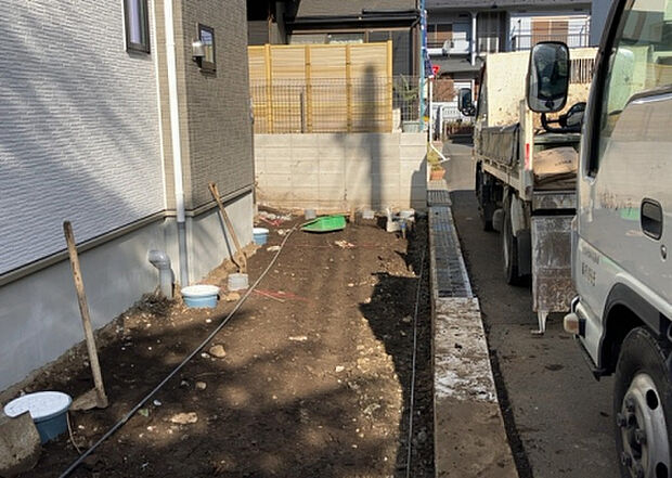 【駐車場】駐車場と明記されていても、最小スペースでつくられた駐車場だと大型車は駐車できなかったり、出入りしにくくなったりする可能性があります。お車のサイズと購入したい物件の駐車場のサイズを現地で確認しましょう。