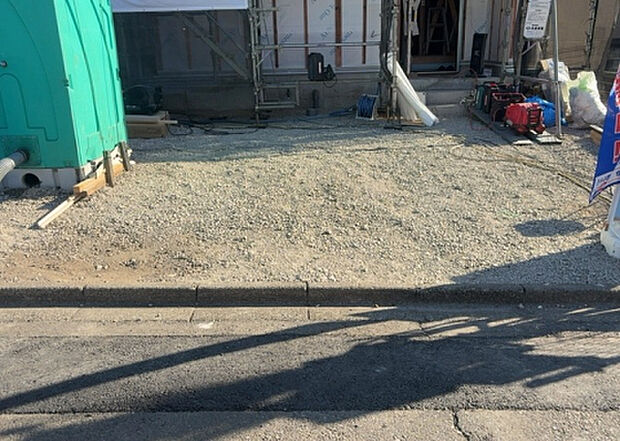 【駐車場_2】駐車場と明記されていても、最小スペースでつくられた駐車場だと大型車は駐車できなかったり、出入りしにくくなったりする可能性があります。お車のサイズと購入したい物件の駐車場のサイズを現地で確認しましょう。