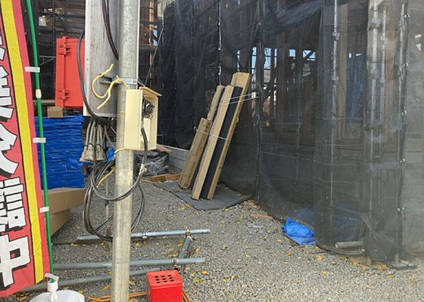 【その他設備】敷地内には、散水栓や立水栓があります。水道水を直接利用できるため、水を運ぶ手間を省くことが出来ます。大量の水を必要とする洗車作業や清掃などに役立ちます。その他設備とあわせて、現地でご確認ください。