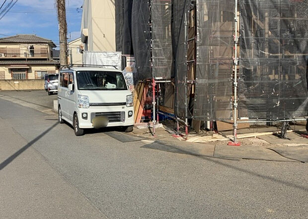 【駐車場_2】駐車場と明記されていても、最小スペースでつくられた駐車場だと大型車は駐車できなかったり、出入りしにくくなったりする可能性があります。お車のサイズと購入したい物件の駐車場のサイズを現地で確認しましょう。